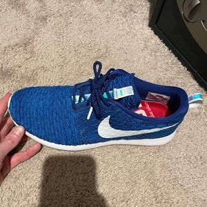 Nike flyknit royal blue shoes. Size 9